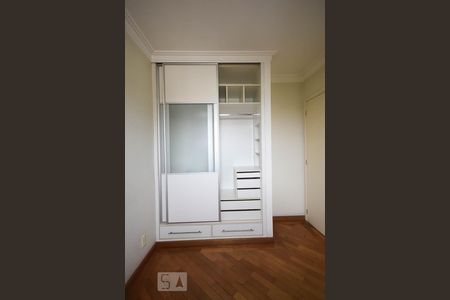 Armário do quarto 1 de apartamento para alugar com 2 quartos, 48m² em Jardim Pinheiros, São Paulo
