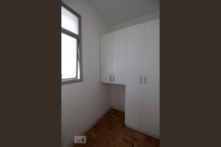 Apartamento à venda com 120m², 3 quartos e 2 vagas Apartamento à venda com 120m², 3 quartos e 2 vagasQuarto de serviço