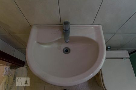 Pia do Banheiro Social  de casa para alugar com 2 quartos, 120m² em Quarta Parada, São Paulo