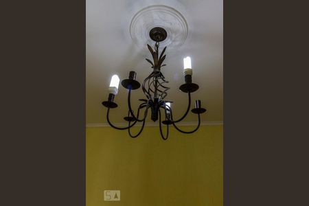 Lustre da Sala  de casa para alugar com 2 quartos, 120m² em Quarta Parada, São Paulo