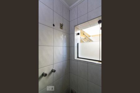 Chuveiro do Banheiro Social  de casa para alugar com 2 quartos, 120m² em Quarta Parada, São Paulo