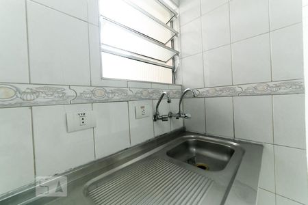 Cozinha de casa de condomínio para alugar com 2 quartos, 55m² em Vila Inglesa, São Paulo