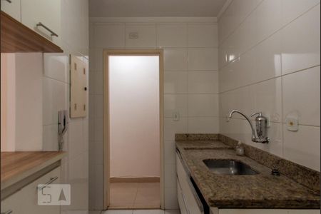 Cozinha de apartamento para alugar com 2 quartos, 54m² em Vila Olímpia, São Paulo