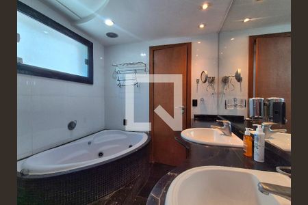 Banheiro da Suíte 1 de apartamento à venda com 4 quartos, 380m² em Recreio dos Bandeirantes, Rio de Janeiro