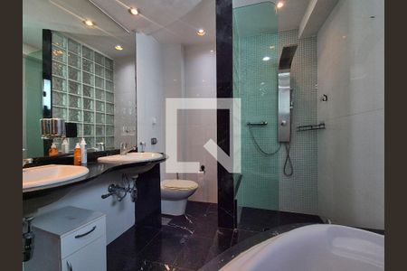 Apartamento à venda com 380m², 4 quartos e 2 vagasBanheiro da Suíte 1