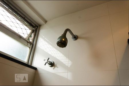 Apartamento à venda com 98m², 3 quartos e 1 vagaDetalhe chuveiro do banheiro da suite