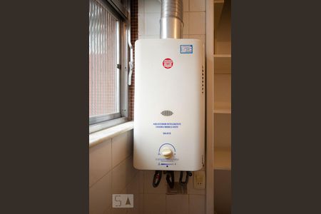 Apartamento à venda com 98m², 3 quartos e 1 vagaDetalhe aquecedor a gás na área de serviço