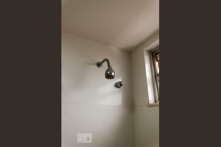 Detalhe chuveiro do banheiro social de apartamento à venda com 3 quartos, 98m² em Gávea, Rio de Janeiro