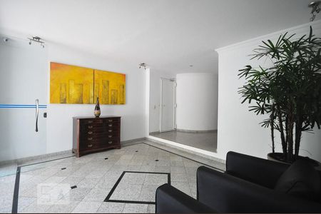 Apartamento à venda com 147m², 2 quartos e 2 vagasHall social