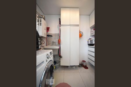Apartamento à venda com 147m², 2 quartos e 2 vagas Apartamento à venda com 147m², 2 quartos e 2 vagasÁrea de serviço