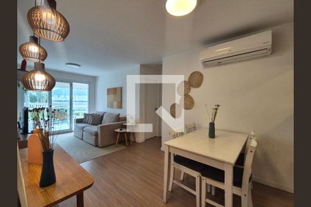 Sala de apartamento para alugar com 2 quartos, 80m² em Barra da Tijuca, Rio de Janeiro
