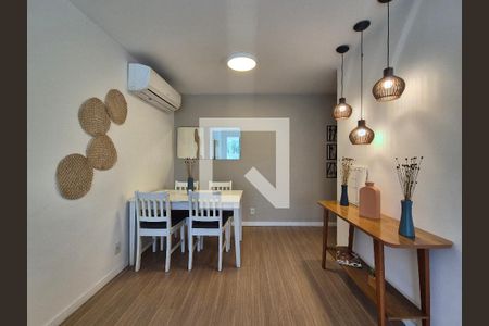 Sala de apartamento para alugar com 2 quartos, 80m² em Barra da Tijuca, Rio de Janeiro
