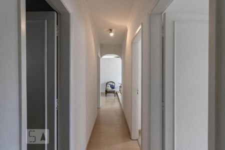 Apartamento para alugar com 105m², 3 quartos e 1 vaga Apartamento para alugar com 105m², 3 quartos e 1 vagaCorredor para os quartos