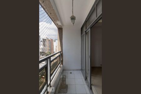 Apartamento para alugar com 105m², 3 quartos e 1 vaga Apartamento para alugar com 105m², 3 quartos e 1 vagaVaranda