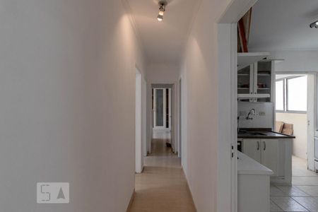 Apartamento para alugar com 105m², 3 quartos e 1 vaga Apartamento para alugar com 105m², 3 quartos e 1 vagaCorredor para os quartos