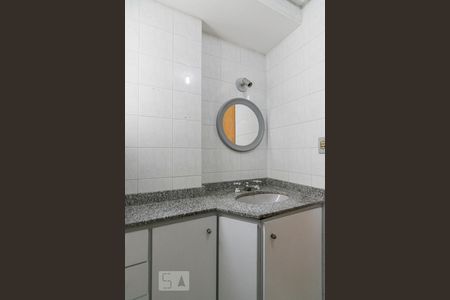Banheiro de apartamento para alugar com 2 quartos, 70m² em Vila Scarpelli, Santo André