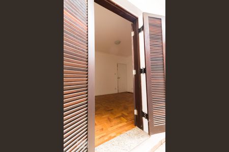 Casa à venda com 150m², 4 quartos e 2 vagas Casa à venda com 150m², 4 quartos e 2 vagasSacada