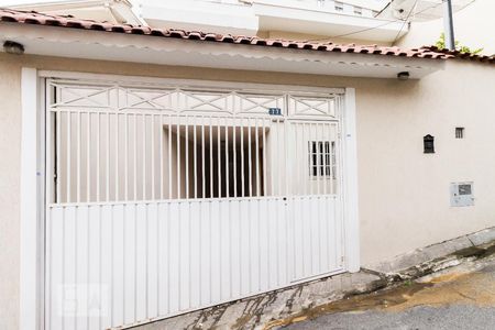 Casa à venda com 150m², 4 quartos e 2 vagas Casa à venda com 150m², 4 quartos e 2 vagasFachada