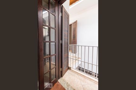 Casa à venda com 150m², 4 quartos e 2 vagas Casa à venda com 150m², 4 quartos e 2 vagasScada