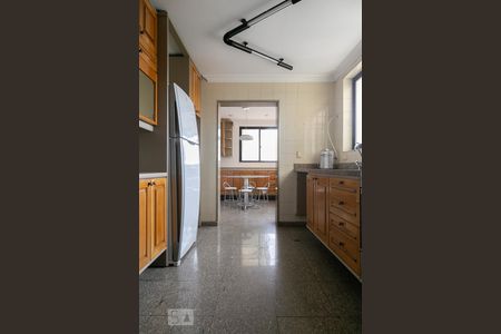 Apartamento à venda com 220m², 4 quartos e 4 vagas Apartamento à venda com 220m², 4 quartos e 4 vagasCozinha