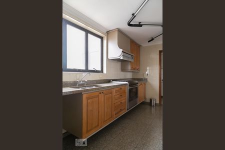 Apartamento à venda com 220m², 4 quartos e 4 vagas Apartamento à venda com 220m², 4 quartos e 4 vagasCozinha