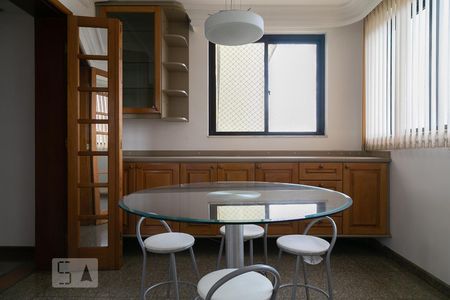 Apartamento à venda com 220m², 4 quartos e 4 vagas Apartamento à venda com 220m², 4 quartos e 4 vagasCopa