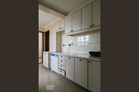 Apartamento à venda com 220m², 4 quartos e 4 vagas Apartamento à venda com 220m², 4 quartos e 4 vagasÁrea de serviço