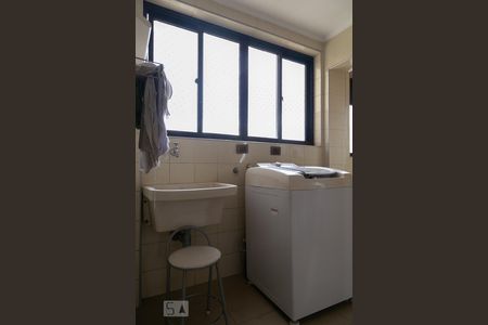 Apartamento à venda com 220m², 4 quartos e 4 vagas Apartamento à venda com 220m², 4 quartos e 4 vagasÁrea de serviço