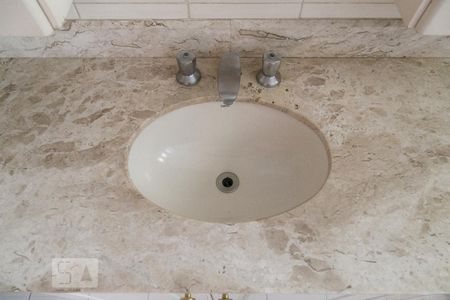 Apartamento à venda com 220m², 4 quartos e 4 vagas Apartamento à venda com 220m², 4 quartos e 4 vagasDetalhe do banheiro da suíte 1