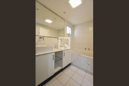 Apartamento para alugar com 170m², 4 quartos e 3 vagasBanheiro Suíte 01