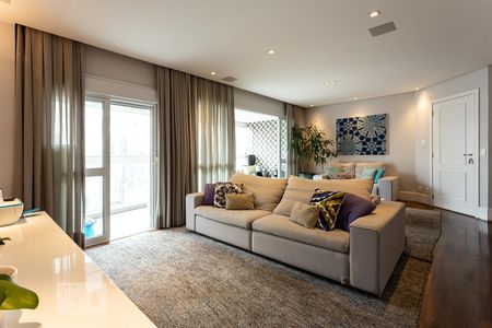 Sala de apartamento à venda com 3 quartos, 130m² em Vila Olímpia, São Paulo