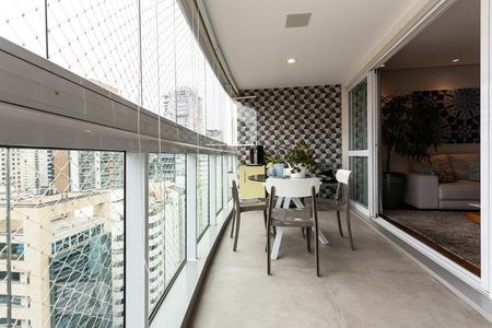 Varanda de apartamento à venda com 3 quartos, 130m² em Vila Olímpia, São Paulo