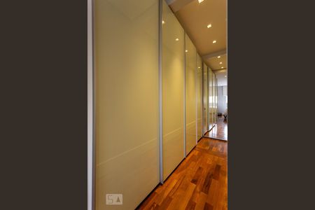 Apartamento à venda com 130m², 3 quartos e 3 vagasCloset