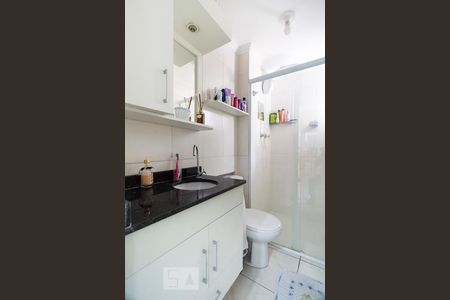 Banheiro social de apartamento para alugar com 2 quartos, 63m² em Vila Guarani (z Sul), São Paulo