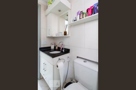 Banheiro social de apartamento para alugar com 2 quartos, 63m² em Vila Guarani (z Sul), São Paulo