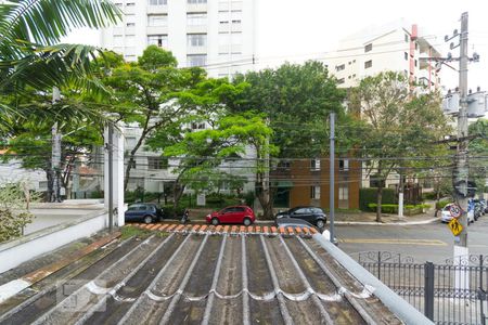 Casa para alugar com 481m², 4 quartos e sem vaga Casa para alugar com 481m², 4 quartos e sem vagaVista da varanda da suíte 2