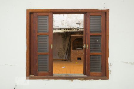 Casa para alugar com 481m², 4 quartos e sem vaga Casa para alugar com 481m², 4 quartos e sem vagaJanela do quarto de serviço