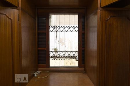 Casa para alugar com 481m², 4 quartos e sem vaga Casa para alugar com 481m², 4 quartos e sem vagaJanela da suíte 1