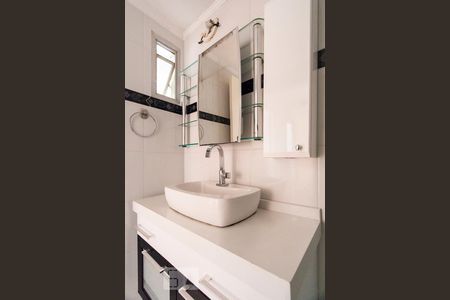 Banheiro social de apartamento para alugar com 3 quartos, 74m² em Parque Imperial, São Paulo