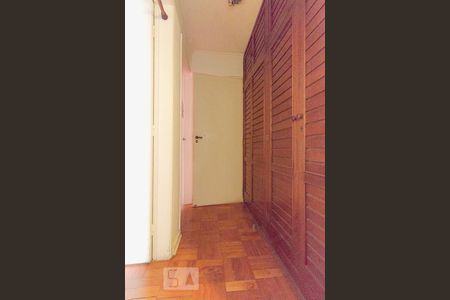 Corredor de apartamento à venda com 2 quartos, 68m² em Vila Alexandria, São Paulo