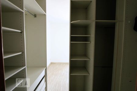 Closet da suite de apartamento à venda com 1 quarto, 50m² em Jardim Londrina, São Paulo