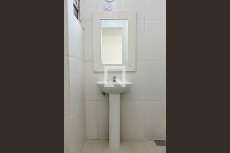 Banheiro de kitnet/studio à venda com 1 quarto, 31m² em Copacabana, Rio de Janeiro