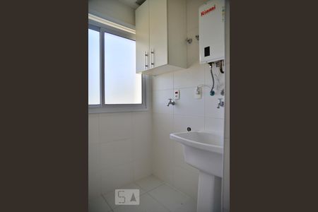 Quarto de serviço  de apartamento à venda com 2 quartos, 69m² em Empresarial 18 do Forte, Barueri