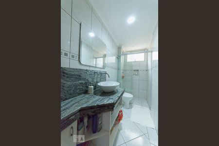 Banheiro de apartamento à venda com 2 quartos, 78m² em Cambuí, Campinas