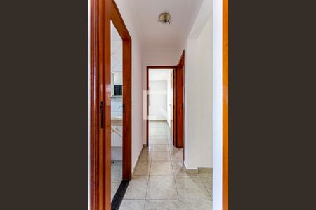 Corredor Dormitórios de apartamento para alugar com 3 quartos, 86m² em Vila Eldízia, Santo André