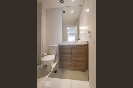 Studio à venda com 50m², 1 quarto e 1 vaga Studio à venda com 50m², 1 quarto e 1 vagaBanheiro