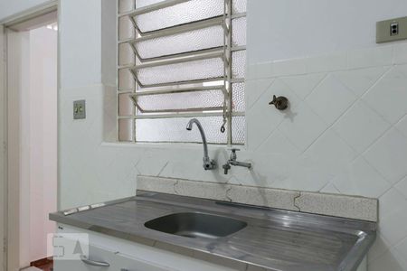 Cozinha (Torneira) de kitnet/studio para alugar com 1 quarto, 30m² em Vila Gumercindo, São Paulo