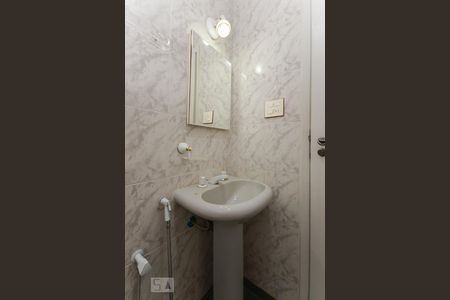 Lavabo de apartamento para alugar com 3 quartos, 110m² em Tijuca, Rio de Janeiro