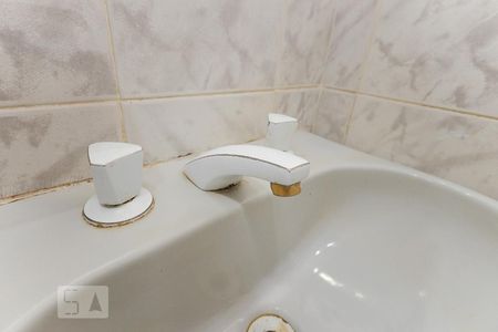 Lavabo torneira de apartamento para alugar com 3 quartos, 110m² em Tijuca, Rio de Janeiro