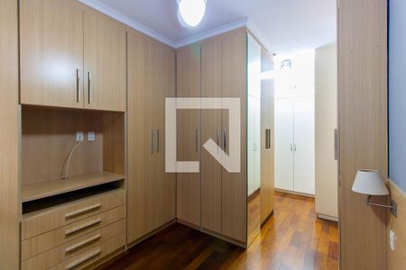 Casa à venda com 130m², 3 quartos e 4 vagasSuíte